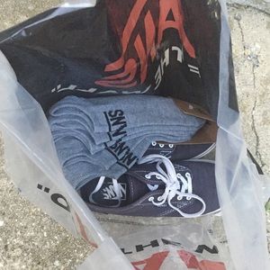 FREE SHIP: VANS + BRAND NEW VANS SOCKS